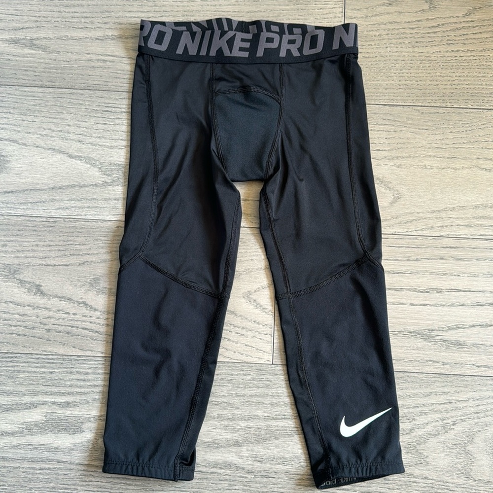 Nike Pro Dri-fit Kids 3/4 length Tights in XS